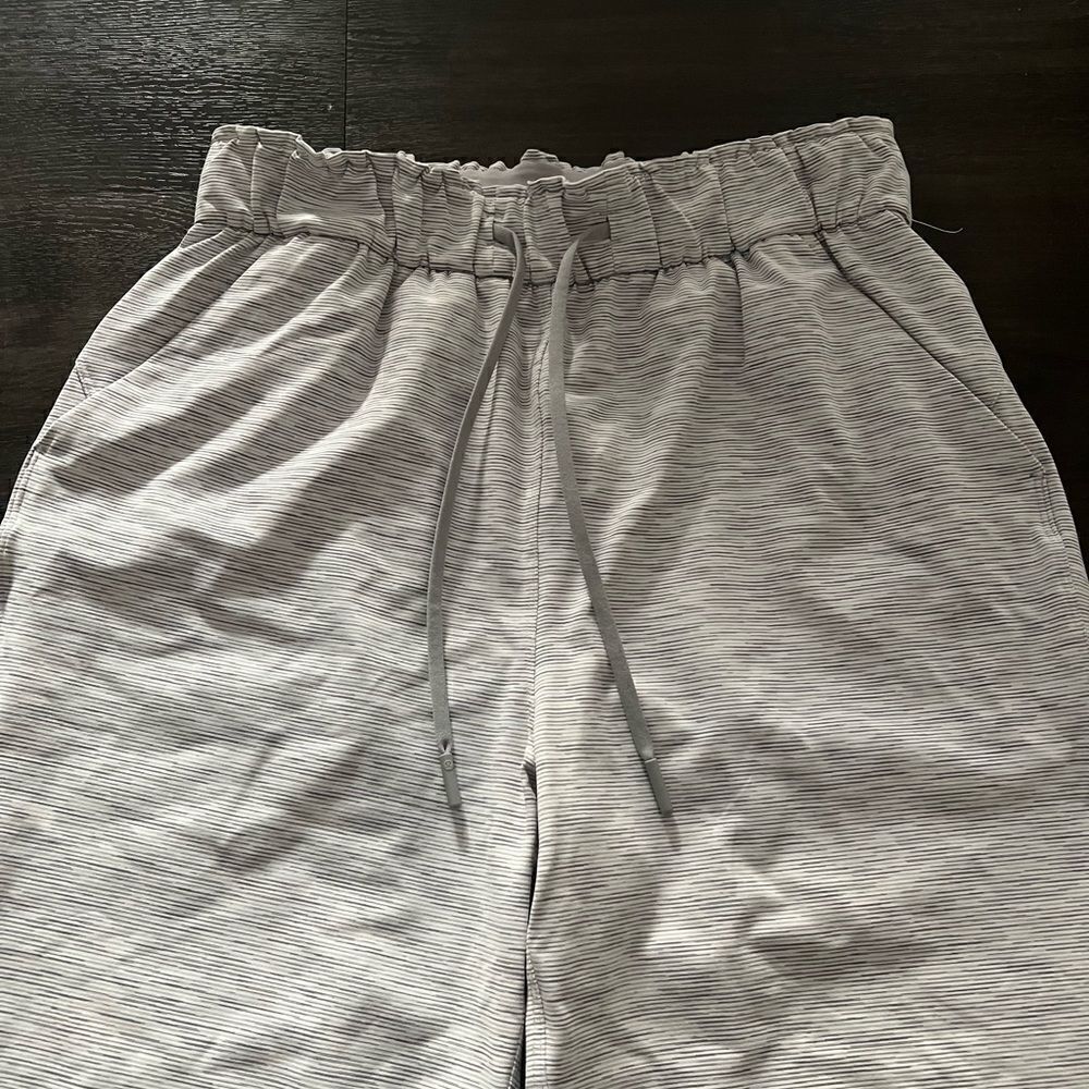 Lululemon Grey Cropped Patterned Sweatpants - Picture 2 of 6